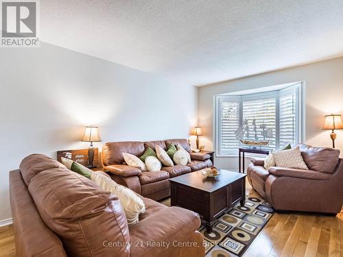 3349 Loyalist Drive, Mississauga, ON - Indoor Photo Showing Living Room