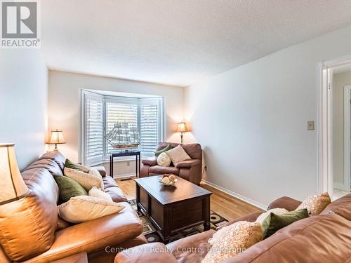 3349 Loyalist Drive, Mississauga, ON - Indoor Photo Showing Living Room