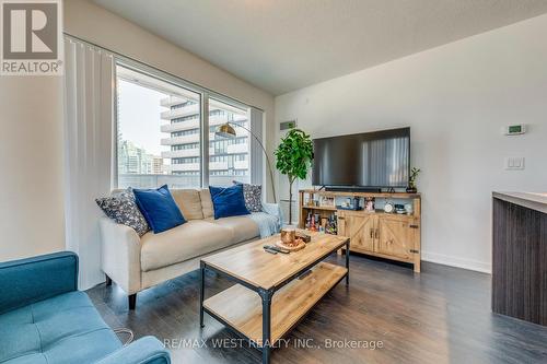 2004 - 100 Harbour Street, Toronto, ON - Indoor Photo Showing Living Room