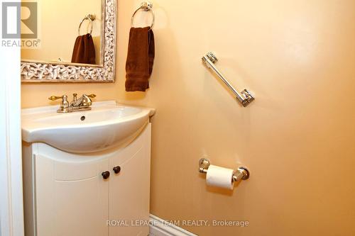 235 Cambridge Street N, Ottawa, ON - Indoor Photo Showing Bathroom