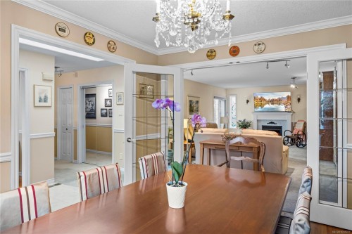 566 Crescent Rd West, Qualicum Beach, BC 