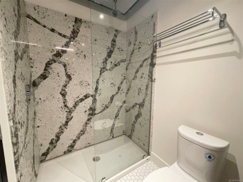 818-1029 View St, Victoria, BC - Indoor Photo Showing Bathroom