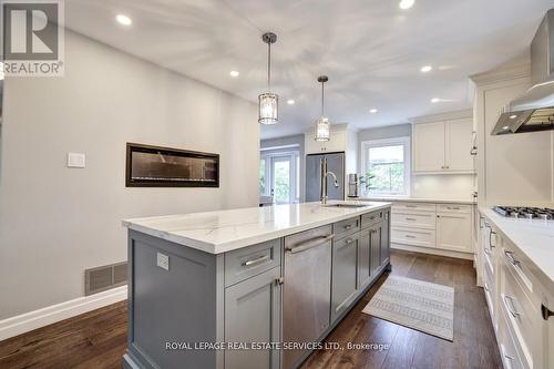 1019 Mesa Crescent, Mississauga, ON - Indoor Photo Showing Kitchen With Upgraded Kitchen