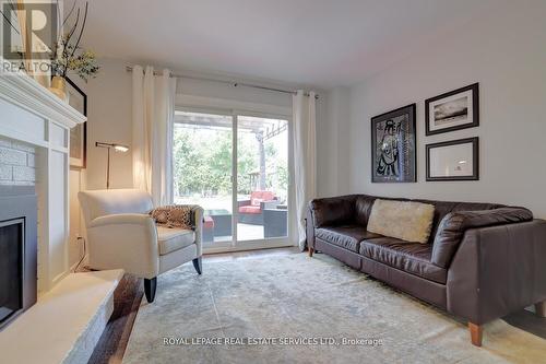 1019 Mesa Crescent, Mississauga, ON - Indoor Photo Showing Living Room With Fireplace