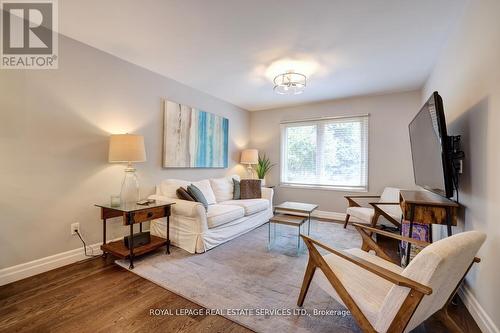 1019 Mesa Crescent, Mississauga, ON - Indoor Photo Showing Living Room