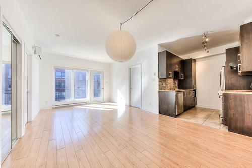 Salle familiale - 409-4550 Rue Hochelaga, Montréal (Mercier/Hochelaga-Maisonneuve), QC - Indoor Photo Showing Kitchen