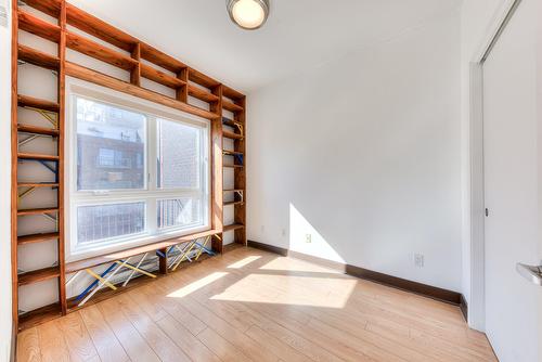 Salon - 409-4550 Rue Hochelaga, Montréal (Mercier/Hochelaga-Maisonneuve), QC - Indoor Photo Showing Other Room