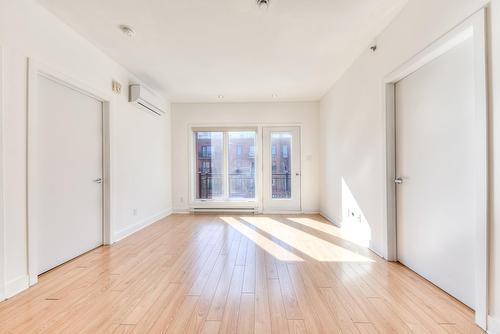 Salle familiale - 409-4550 Rue Hochelaga, Montréal (Mercier/Hochelaga-Maisonneuve), QC - Indoor Photo Showing Other Room