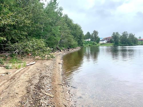 Bord de l'eau - 103 Ch. Eva, Lac-Bouchette, QC 