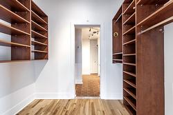 Walk-in closet - 