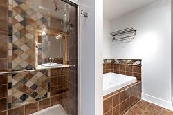 Salle de bains attenante à la CCP - 