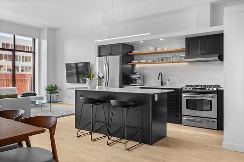 Cuisine - 403-1655 Rue St-Patrick, Montréal (Le Sud-Ouest), QC - Indoor Photo Showing Kitchen With Upgraded Kitchen