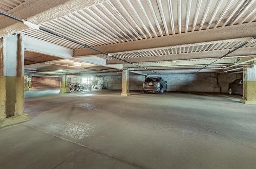 Garage - 403-1655 Rue St-Patrick, Montréal (Le Sud-Ouest), QC - Indoor Photo Showing Garage