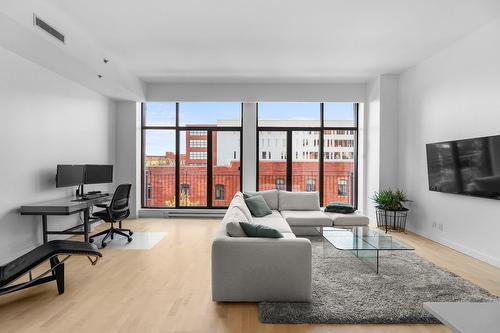 Salon - 403-1655 Rue St-Patrick, Montréal (Le Sud-Ouest), QC - Indoor Photo Showing Living Room