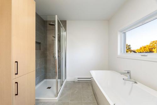 Salle de bains - Rue De Modène, Québec (La Haute-Saint-Charles), QC 