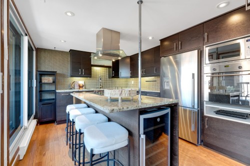 Cuisine - B-504-2635 Rue Rufus-Rockhead, Montréal (Le Sud-Ouest), QC - Indoor Photo Showing Kitchen With Upgraded Kitchen