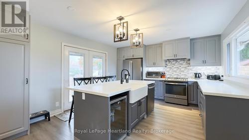 202 St. David Street, West Perth (Mitchell), ON - Indoor Photo Showing Kitchen With Upgraded Kitchen