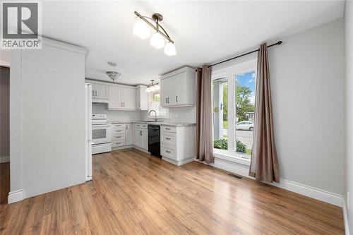 1940 London Line Unit# 107, Sarnia, ON - Indoor Photo Showing Kitchen