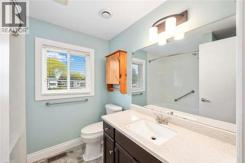 1940 London Line Unit# 107, Sarnia, ON - Indoor Photo Showing Bathroom