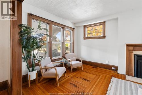 258 Wellington St, Chatham, ON - Indoor With Fireplace