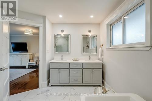 359 Camelot Court, Burlington, ON - Indoor Photo Showing Bathroom