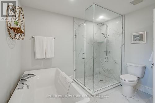 359 Camelot Court, Burlington, ON - Indoor Photo Showing Bathroom