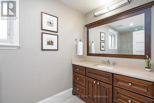 359 Camelot Court, Burlington, ON - Indoor Photo Showing Bathroom