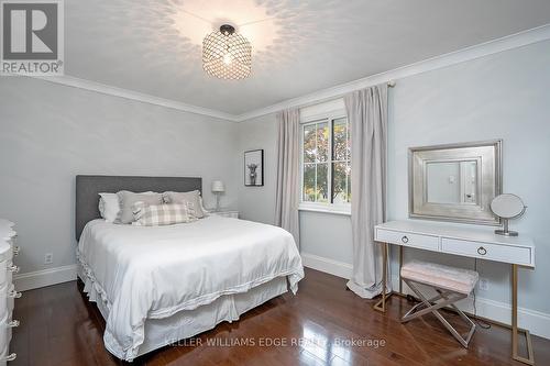 359 Camelot Court, Burlington, ON - Indoor Photo Showing Bedroom