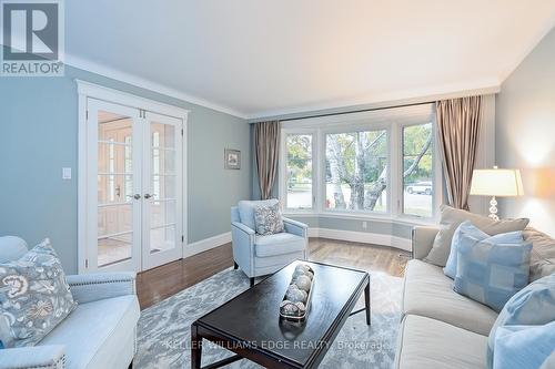 359 Camelot Court, Burlington, ON - Indoor Photo Showing Living Room