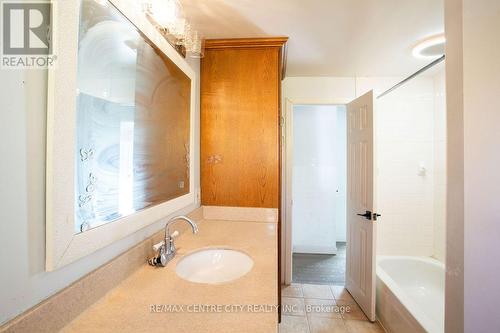 470 Three Valleys Crescent, London South (South J), ON - Indoor Photo Showing Bathroom