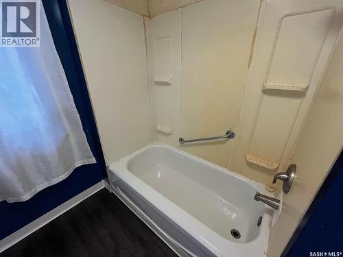 178 6Th Street E, Prince Albert, SK - Indoor Photo Showing Bathroom