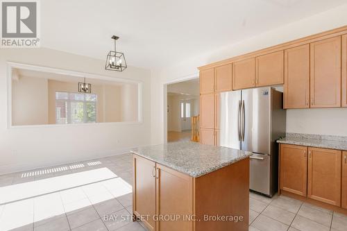 3127 Streamwood Pass, Oakville, ON - Indoor Photo Showing Kitchen