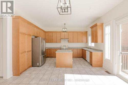 3127 Streamwood Pass, Oakville, ON - Indoor Photo Showing Kitchen