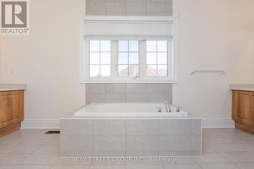 3127 Streamwood Pass, Oakville, ON - Indoor Photo Showing Bathroom