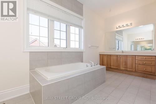 3127 Streamwood Pass, Oakville, ON - Indoor Photo Showing Bathroom
