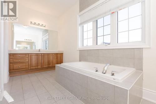 3127 Streamwood Pass, Oakville, ON - Indoor Photo Showing Bathroom