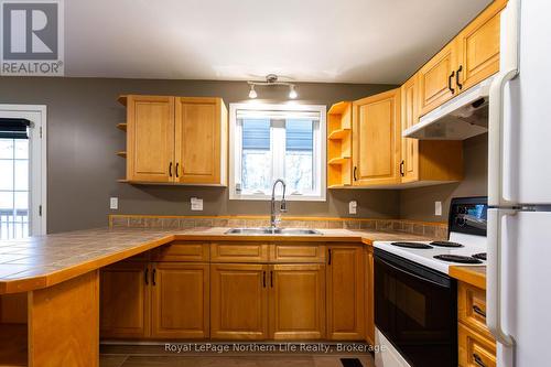 566 Deer Lake Road, Parry Sound Remote Area (Lount), ON - Indoor Photo Showing Kitchen With Double Sink
