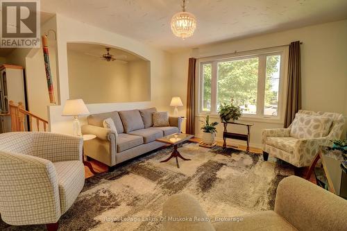63 Florence Street W, Huntsville (Chaffey), ON - Indoor Photo Showing Living Room