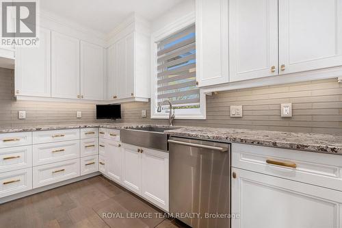 212 Cabrelle Place, Ottawa, ON - Indoor Photo Showing Kitchen With Upgraded Kitchen