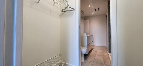 Walk-in closet - 311-1450 Boul. René-Lévesque O., Montréal (Ville-Marie), QC - Indoor Photo Showing Bathroom