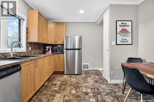 1116 Hochelaga Street W, Moose Jaw, SK - Indoor Photo Showing Kitchen With Double Sink