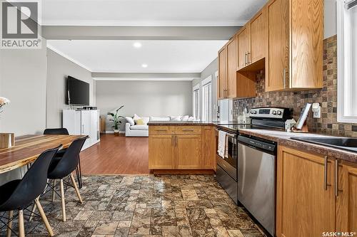 1116 Hochelaga Street W, Moose Jaw, SK - Indoor Photo Showing Kitchen With Double Sink