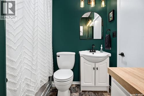 1116 Hochelaga Street W, Moose Jaw, SK - Indoor Photo Showing Bathroom
