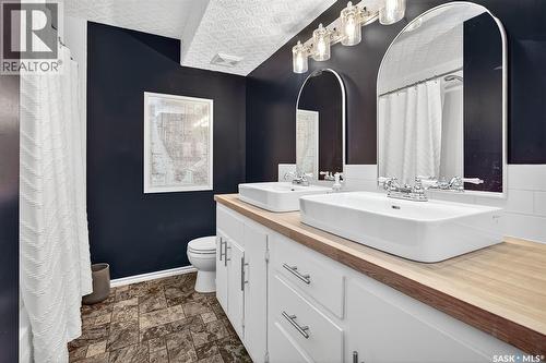 1116 Hochelaga Street W, Moose Jaw, SK - Indoor Photo Showing Bathroom