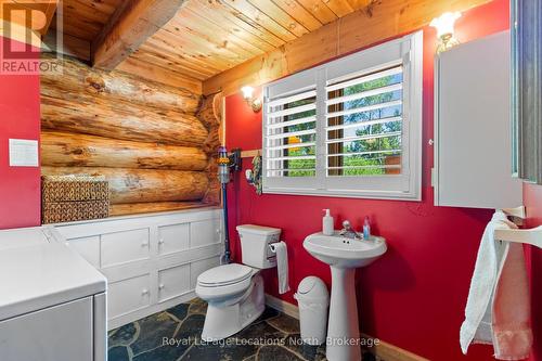 24 Oliver Crescent, Collingwood, ON - Indoor Photo Showing Bathroom