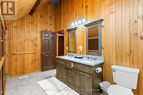 24 Oliver Crescent, Collingwood, ON - Indoor Photo Showing Bathroom