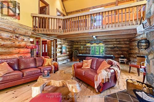 24 Oliver Crescent, Collingwood, ON - Indoor Photo Showing Living Room