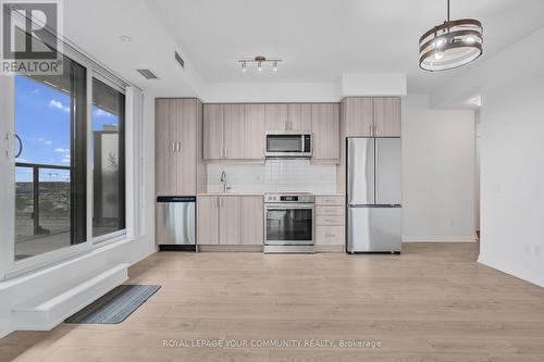 204 - 7895 Jane Street, Vaughan, ON - Indoor Photo Showing Kitchen