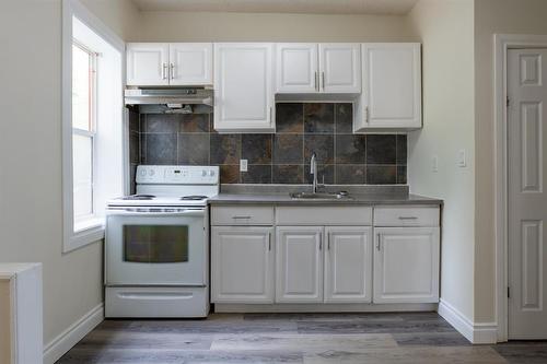 644 Mountain Avenue, Winnipeg, MB - Indoor Photo Showing Kitchen