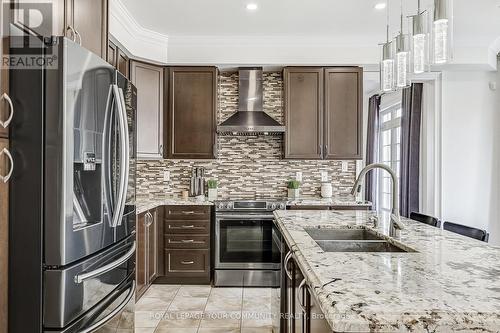 2 Green Darner Trail, Bradford West Gwillimbury, ON - Indoor Photo Showing Kitchen With Double Sink With Upgraded Kitchen